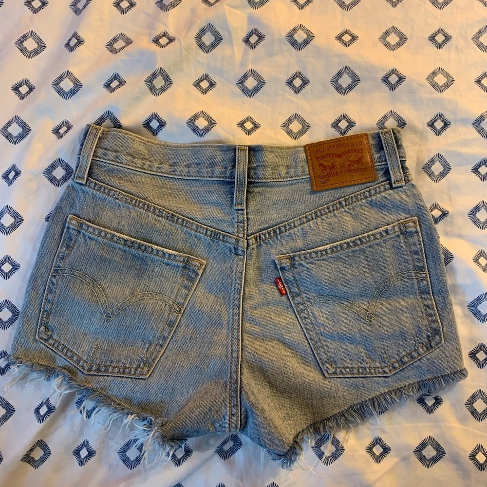 Light wash Levi’s 501 shorts